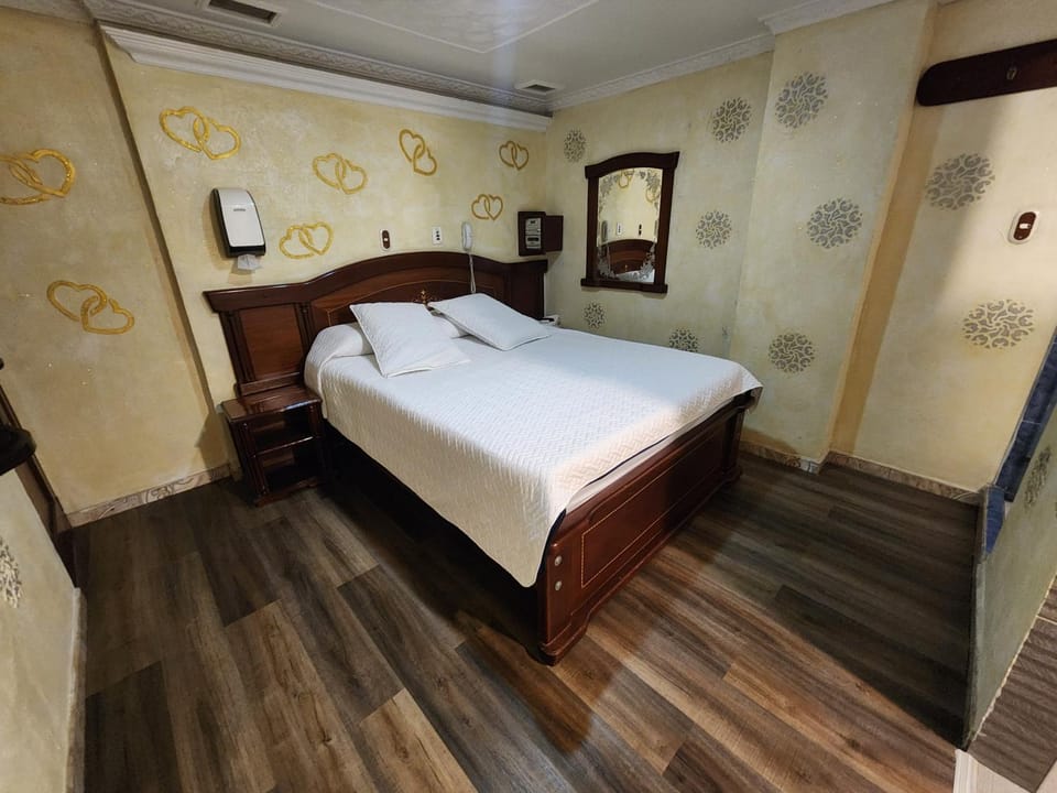 Motel Piramides De Cristal Motel in Bogota