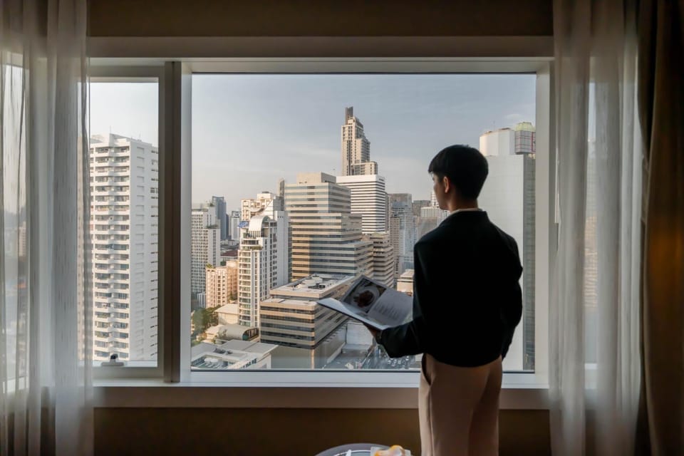 Bedroom, City view