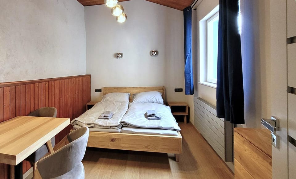 Photo of the whole room, Bedroom, towels