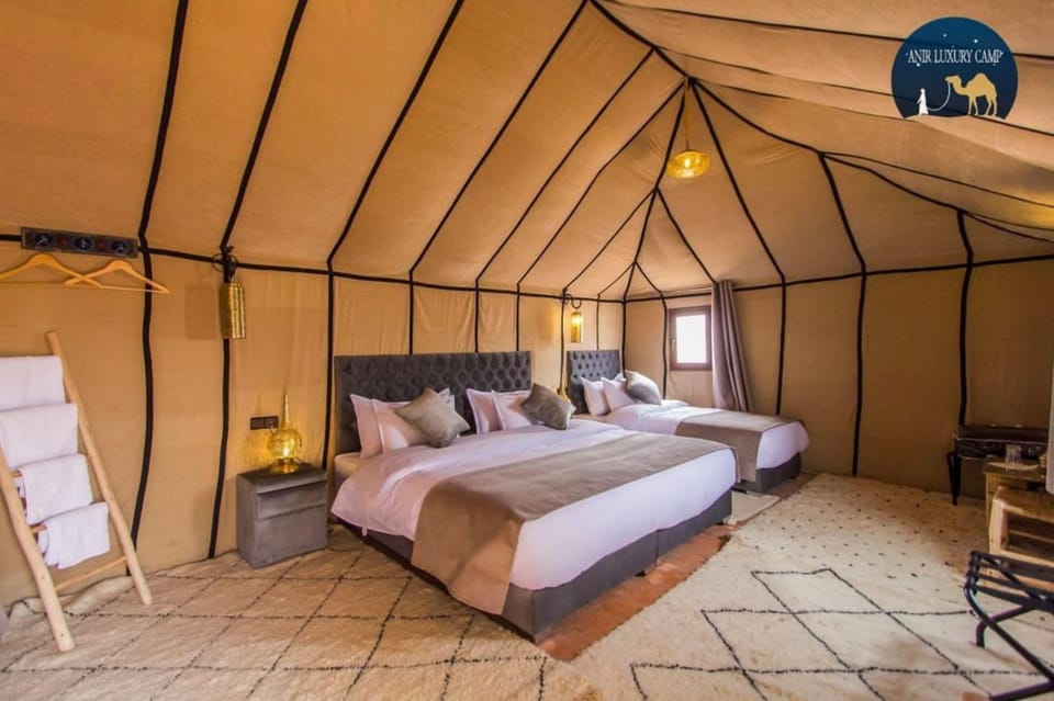 Bed, Living room, Bedroom