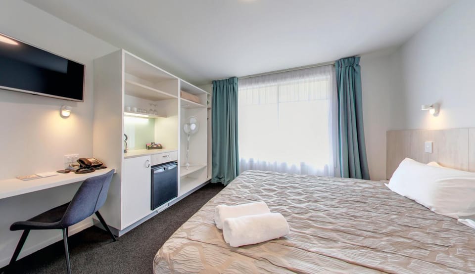 TV and multimedia, Photo of the whole room, Bedroom