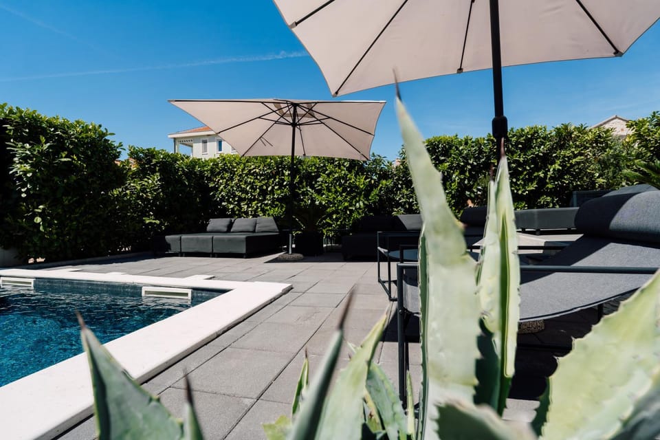 Property building, Swimming pool