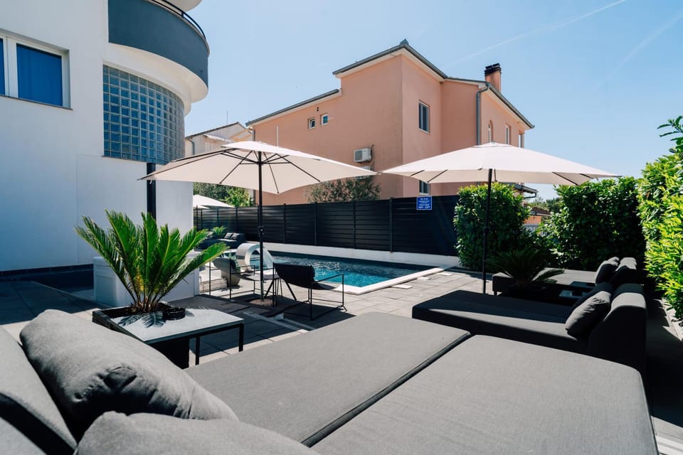 Property building, Swimming pool