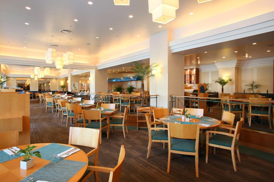 Restaurant/places to eat, Restaurant/places to eat, Dining area, On site