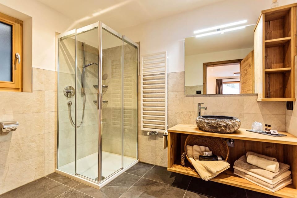 Shower, Bathroom, towels