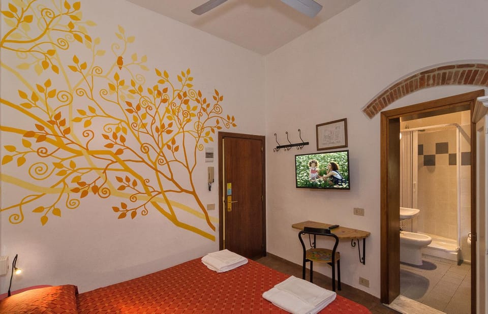 Communal lounge/ TV room, Bed, TV and multimedia, Photo of the whole room, Bedroom