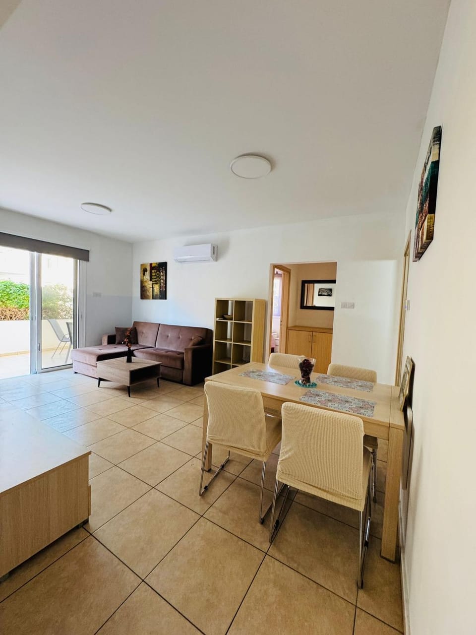 TV and multimedia, Living room, Dining area