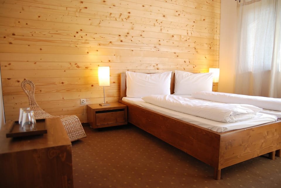 Bedroom, cot, bunk bed