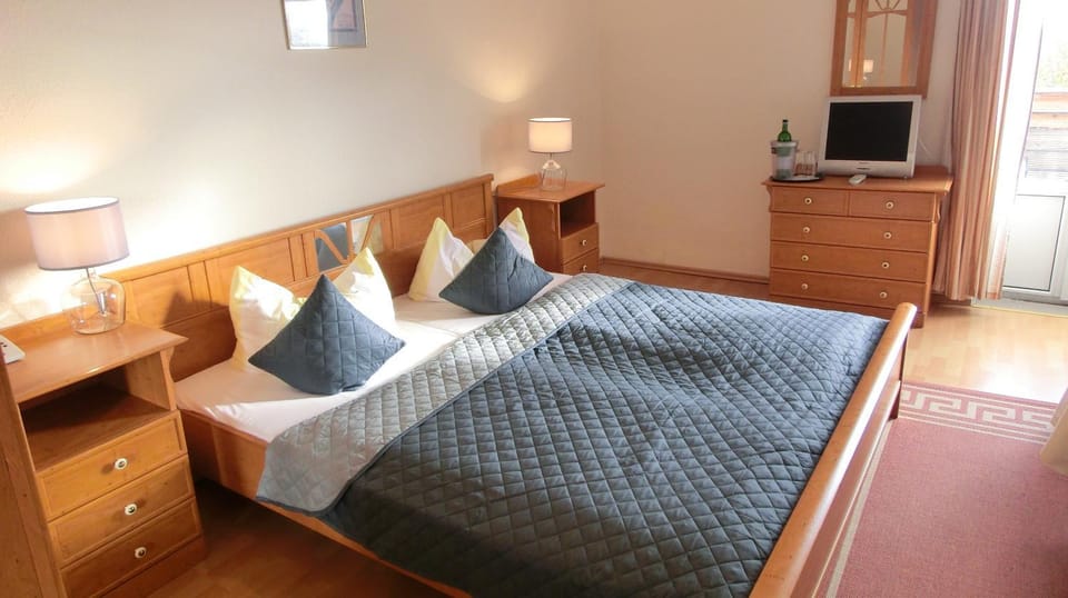 Photo of the whole room, Decorative detail