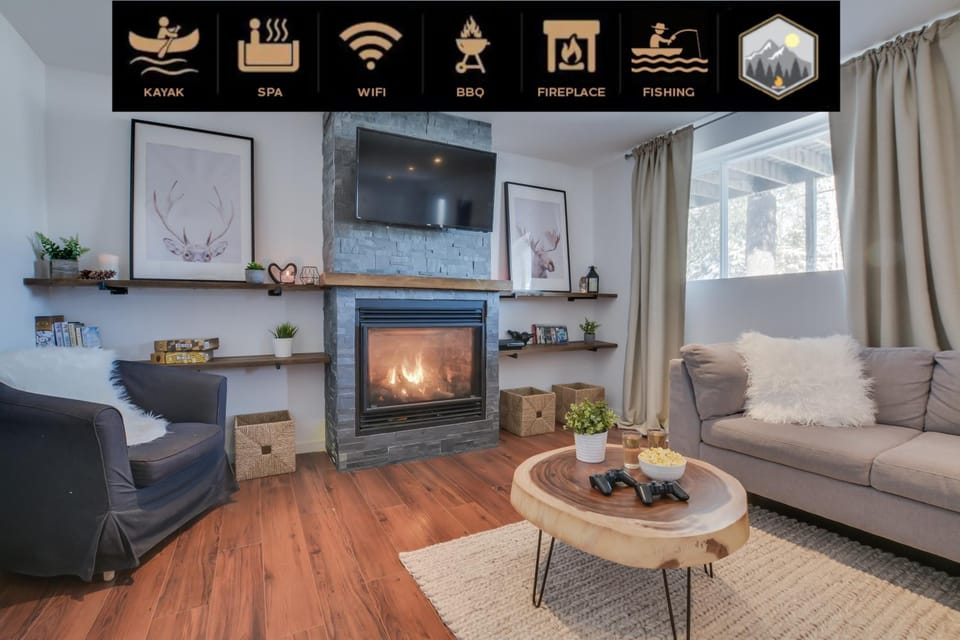 Game Room, TV and multimedia, Living room, Decorative detail, flat iron