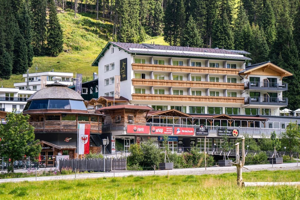 Property building, Day, Natural landscape, Summer