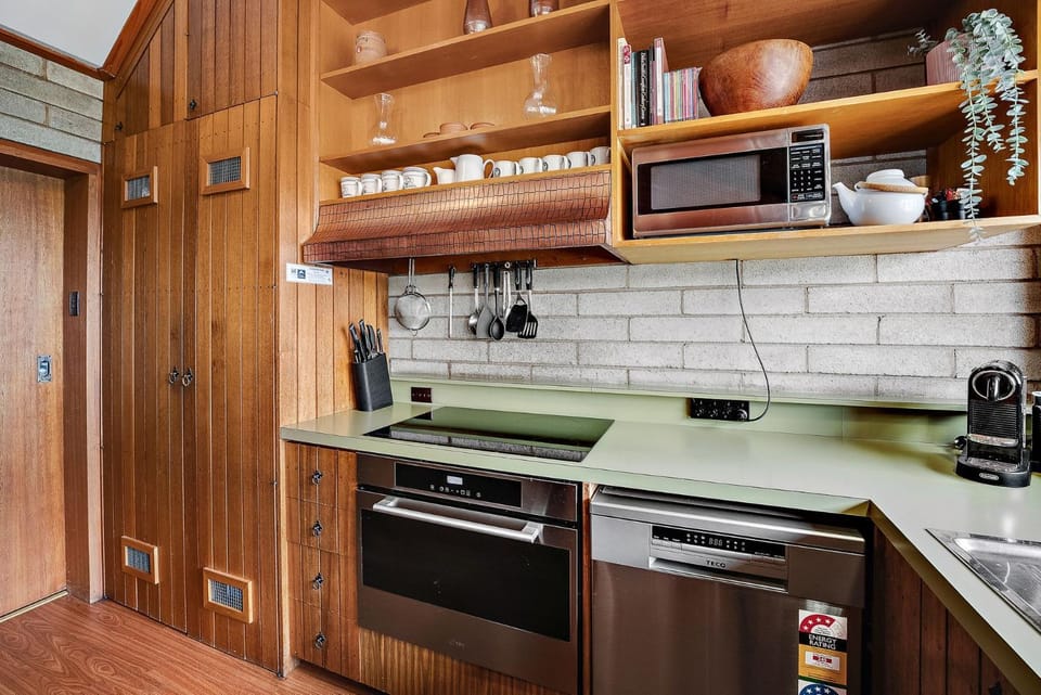 Grey Kangaroo - 2BR l Lake Front l Pet Friendly l Air-Con l BBQ l WiFi House in East Jindabyne