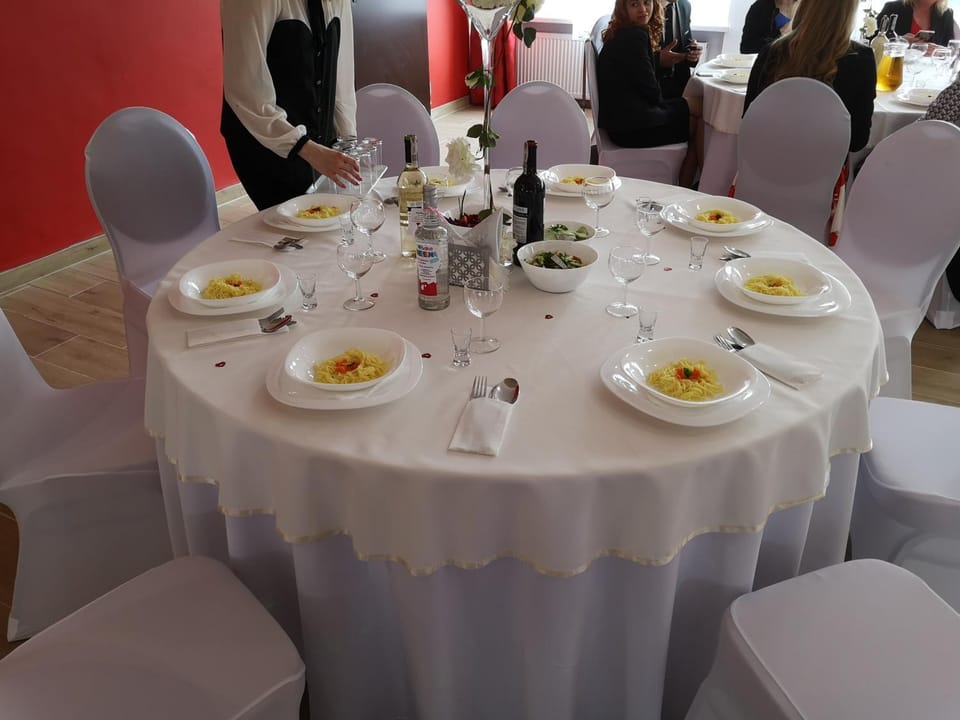 Restaurant/places to eat, Banquet/Function facilities