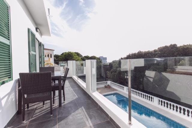 Patio, View (from property/room), Balcony/Terrace, Swimming pool, sunbed