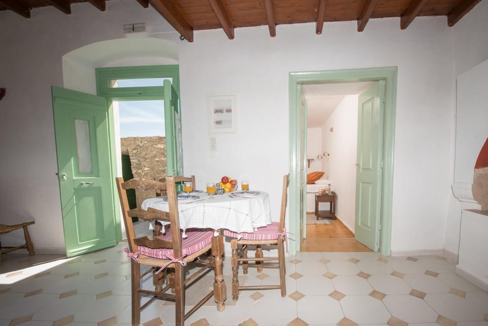 Dining area, Inner courtyard view