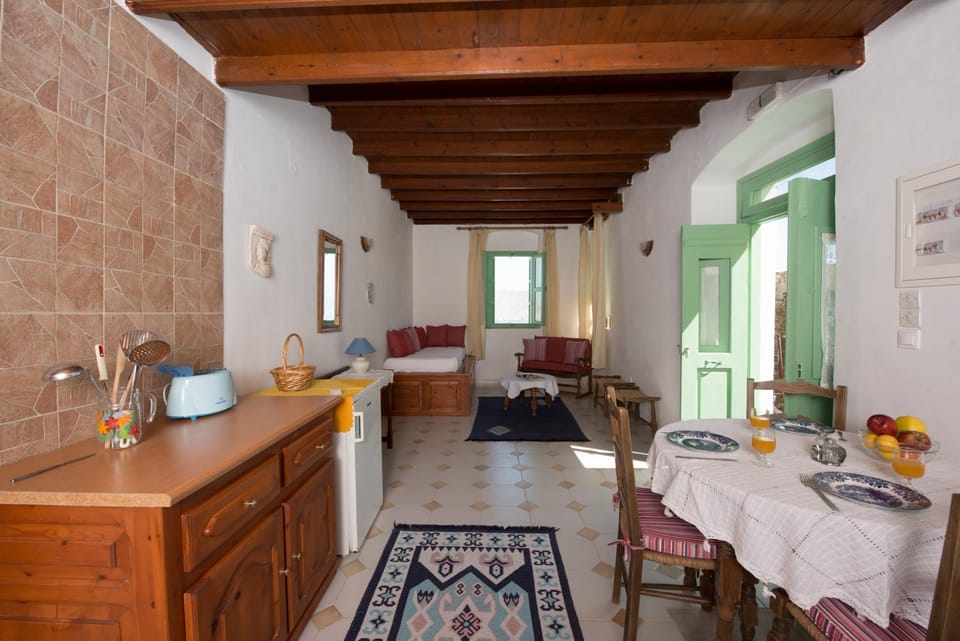 Photo of the whole room, Decorative detail