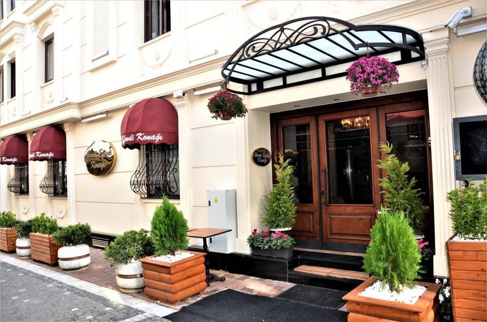 Facade/entrance