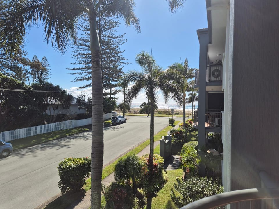 Sea view, Street view
