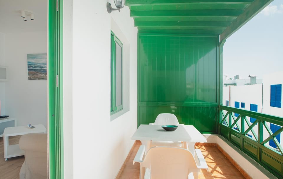 Balcony/Terrace, Dining area, Beach, internet, sunbed, towels, air conditioner