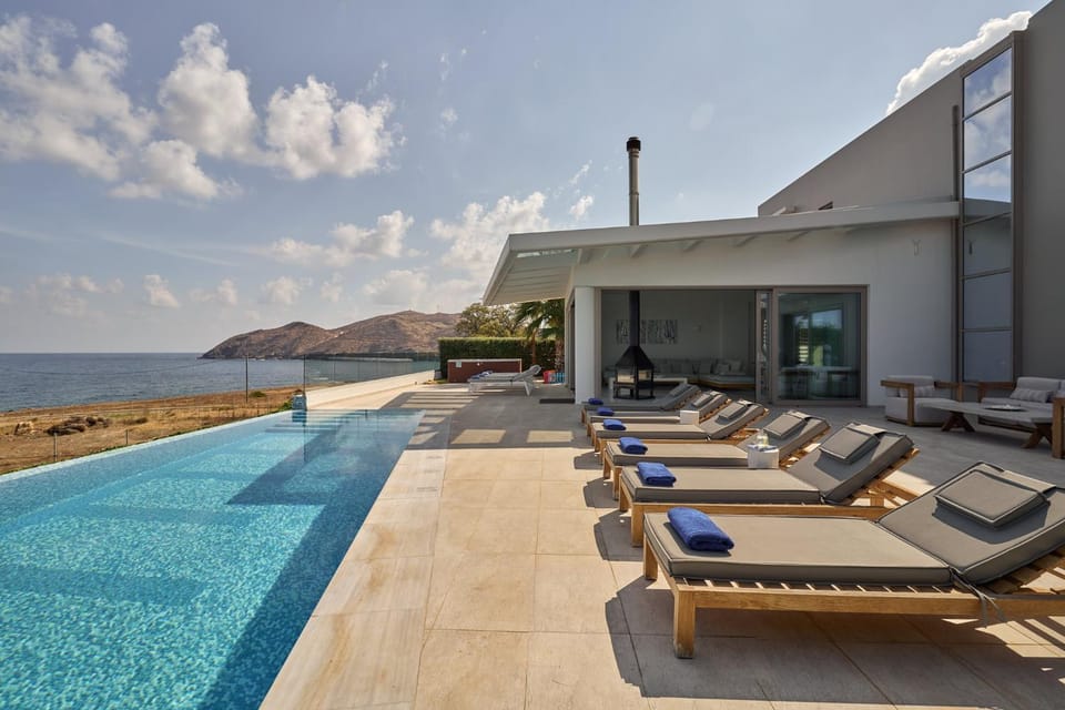 Patio, Pool view, Sea view, Swimming pool, sunbed