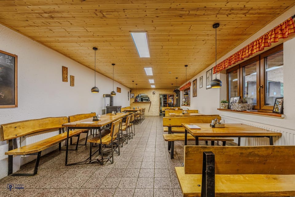 Restaurant/places to eat, Seating area, Breakfast
