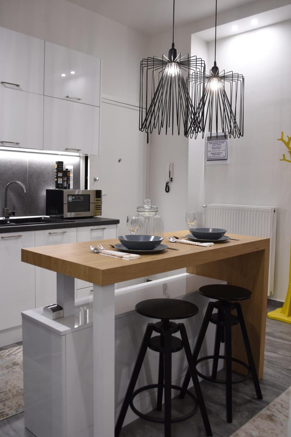 Kitchen or kitchenette, Dining area