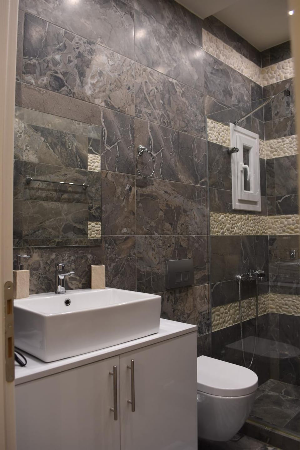 Shower, Toilet