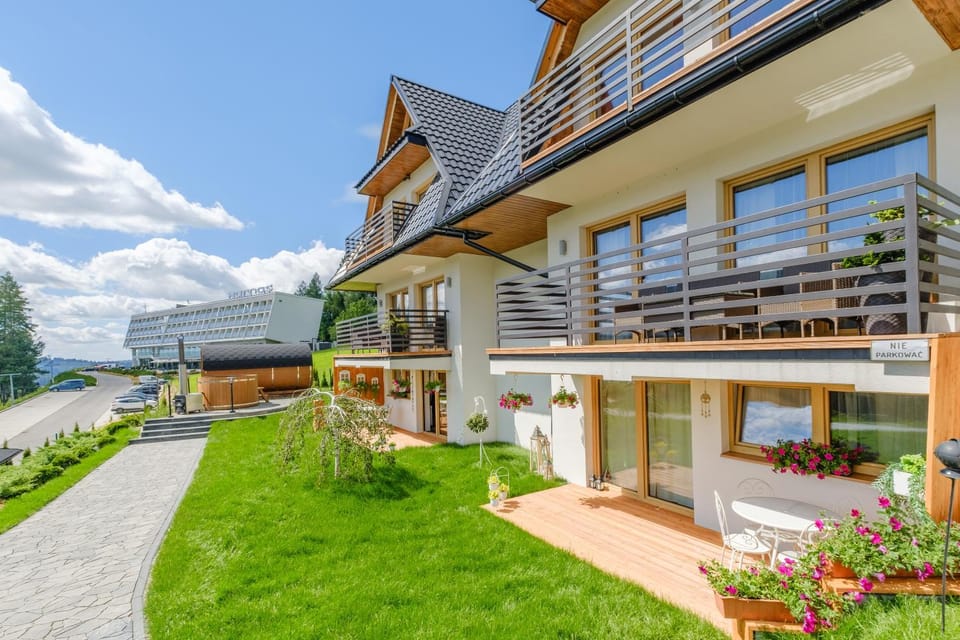 Property building, Patio, Facade/entrance, Spring, Day, Natural landscape, Garden, View (from property/room), Balcony/Terrace, Balcony/Terrace