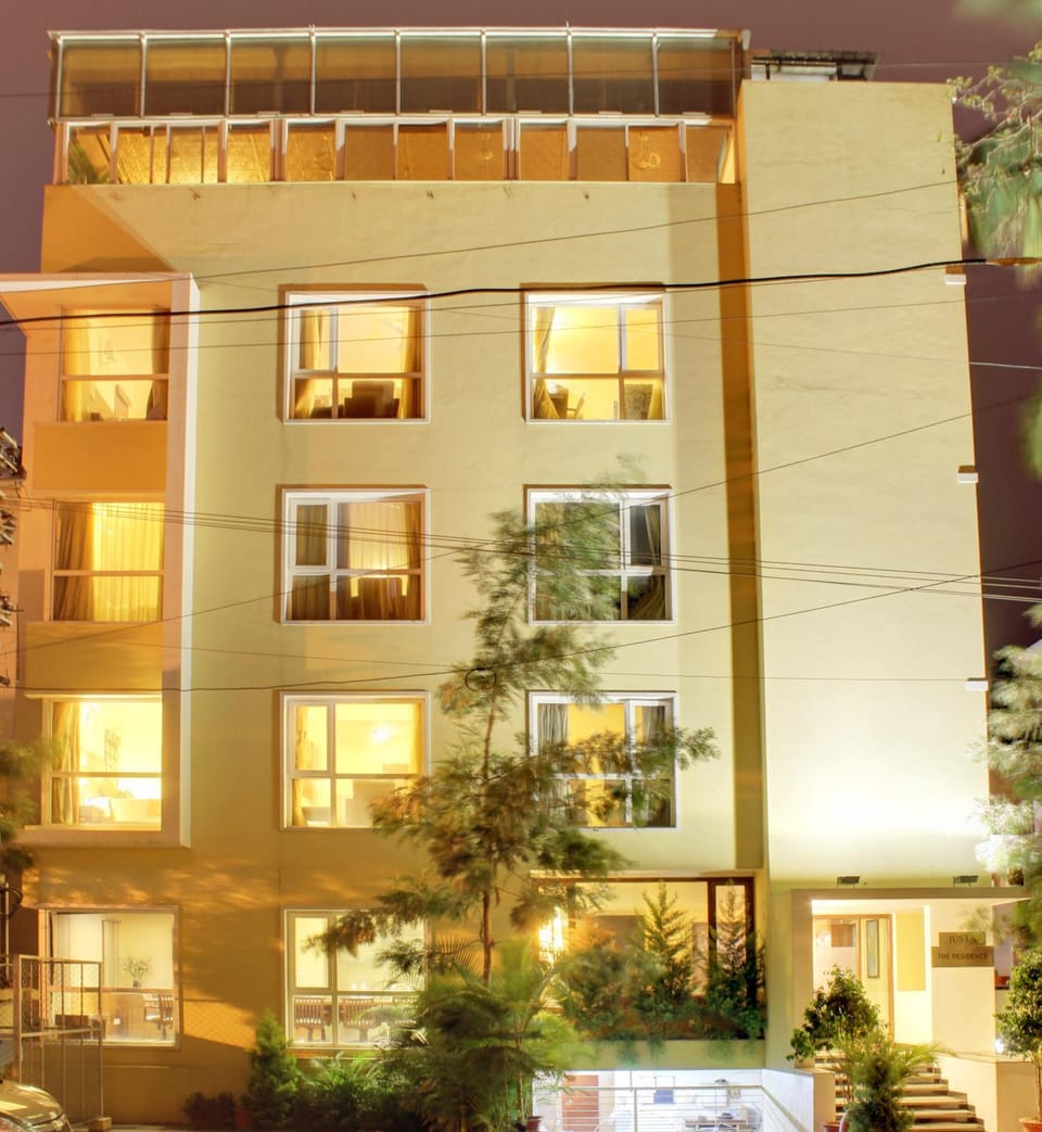 Facade/entrance, Night