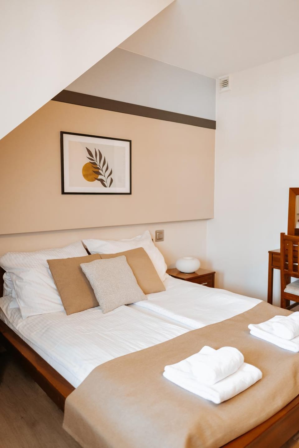 Photo of the whole room, Bedroom, towels