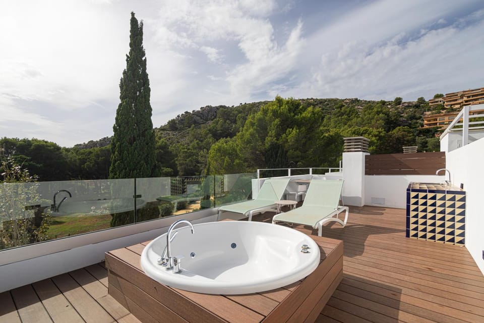 Hot Tub, Hot Tub, Balcony/Terrace