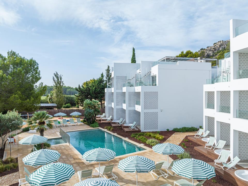 Property building, View (from property/room), Balcony/Terrace, Pool view, Swimming pool