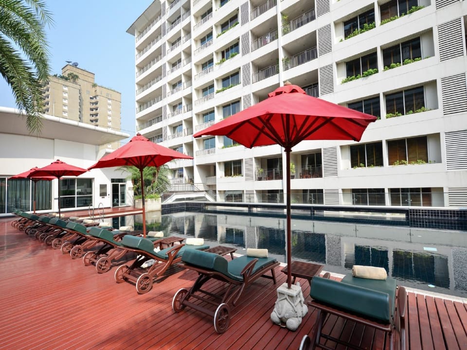 Property building, Day, View (from property/room), Balcony/Terrace, Pool view, Swimming pool, Swimming pool, sunbed