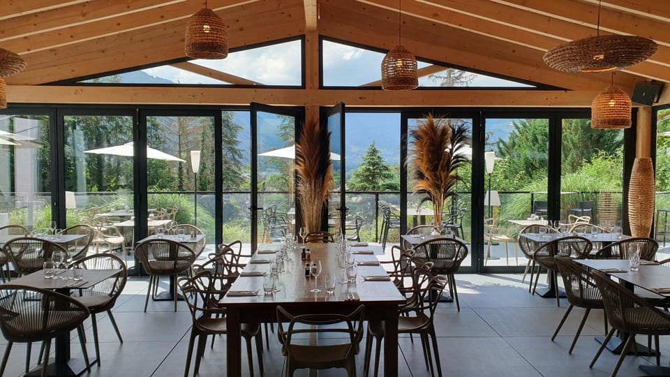 Restaurant/places to eat, Banquet/Function facilities