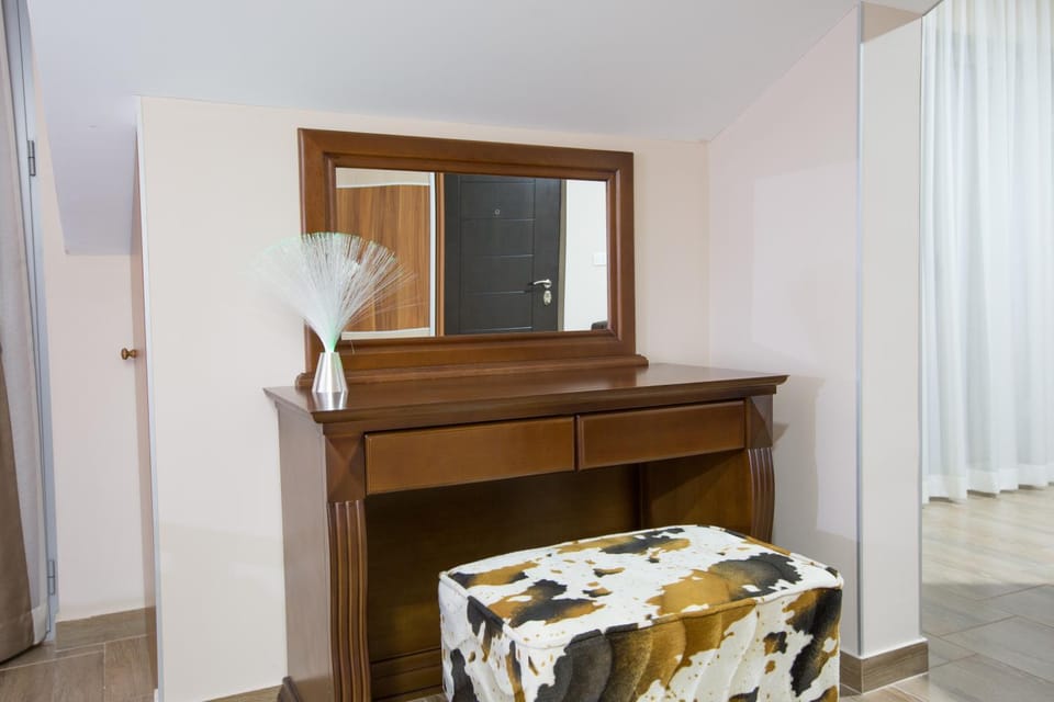 Bed, Bathroom, Photo of the whole room, Bedroom