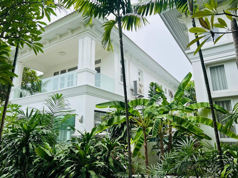 Baan Dhewaran Beachfront Villa Villa in Pattaya City
