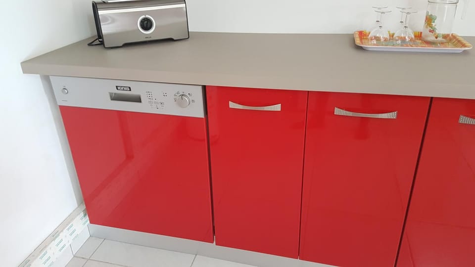 Kitchen or kitchenette, Communal kitchen