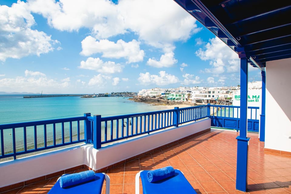 Natural landscape, Solarium, Balcony/Terrace, Beach, Landmark view, Sea view, internet, sunbed, towels, air conditioner