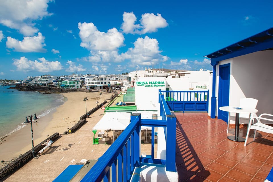 Nearby landmark, Natural landscape, View (from property/room), Balcony/Terrace, Dining area, Beach, Sea view, internet, sunbed, towels