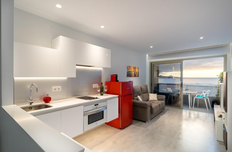 Kitchen or kitchenette, Living room, Seating area, Dining area, Landmark view, Mountain view, Sea view