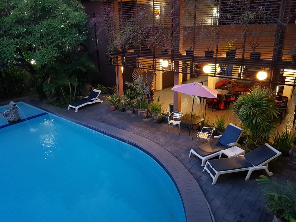 Swimming pool