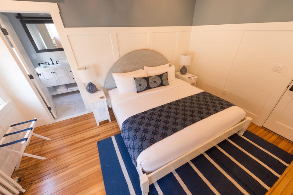 Paws on Pelham Bed and Breakfast in Newport