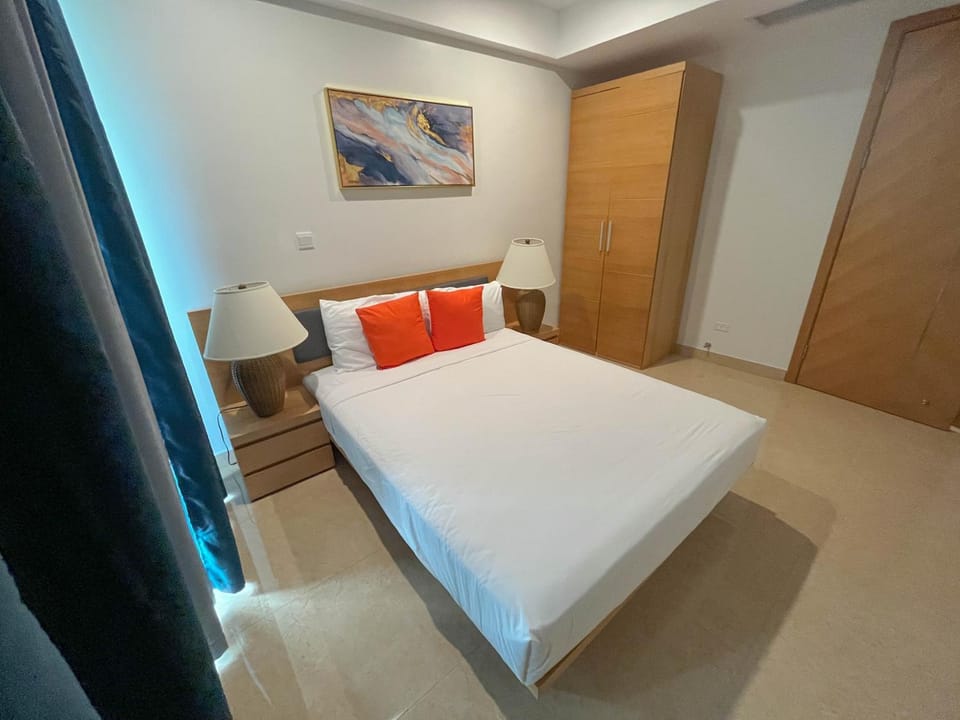 Photo of the whole room, Bedroom, wardrobe