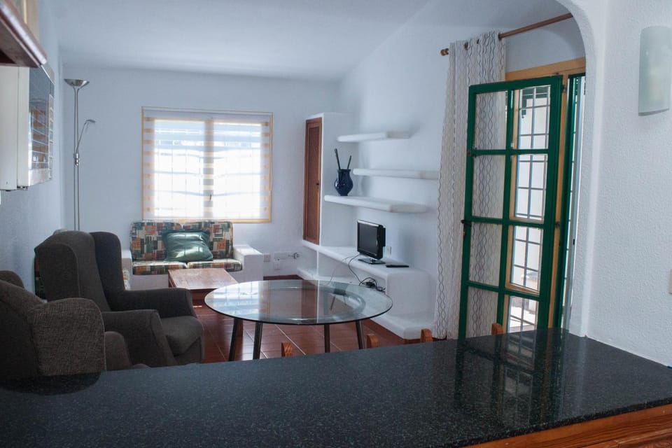 Kitchen or kitchenette, Living room, Garden view, Pool view