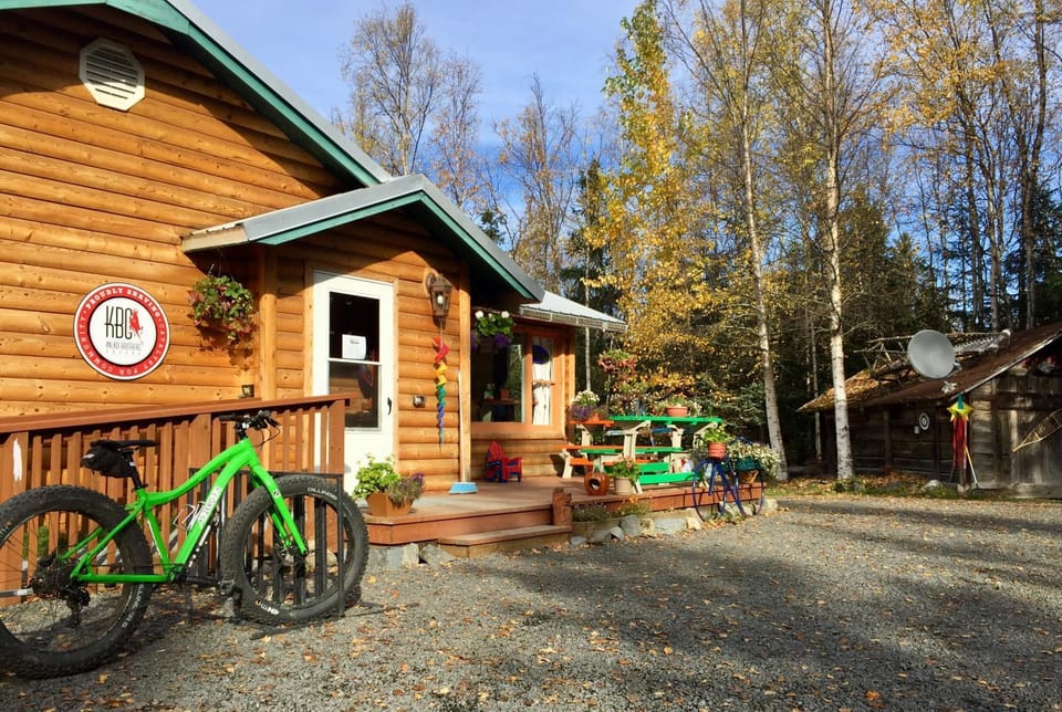 Property building, Restaurant/places to eat, Cycling, Autumn, Sports, Breakfast, American breakfast, American breakfast, Lunch, Lunch, Non alcoholic drinks, Non alcoholic drinks