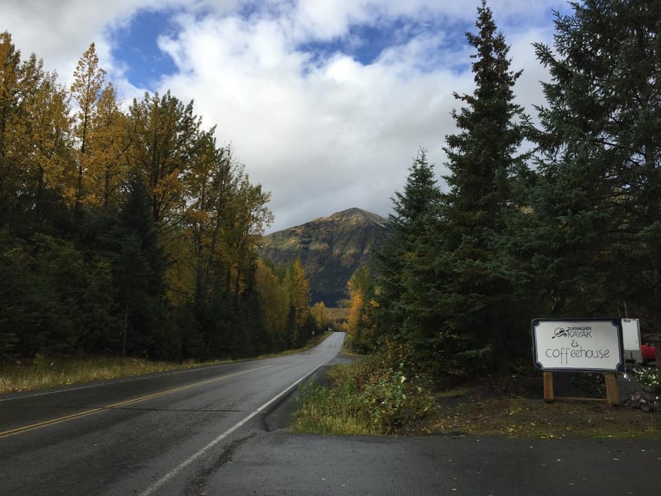 Neighbourhood, Natural landscape, Logo/Certificate/Sign, Mountain view, Street view