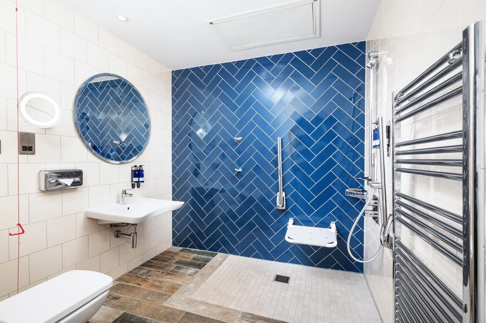Shower, Bathroom, acessibility