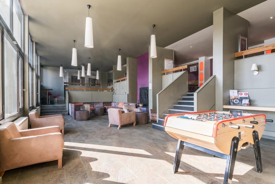 Lounge or bar, Area and facilities, Entertainment