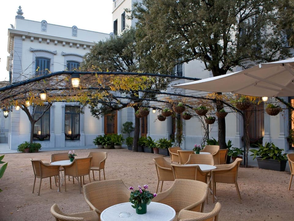 Patio, Restaurant/places to eat, Balcony/Terrace