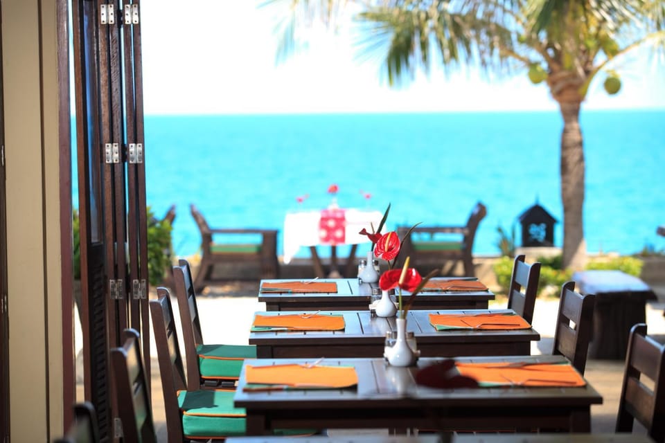 Restaurant/places to eat, Buffet breakfast, Lunch, Dinner